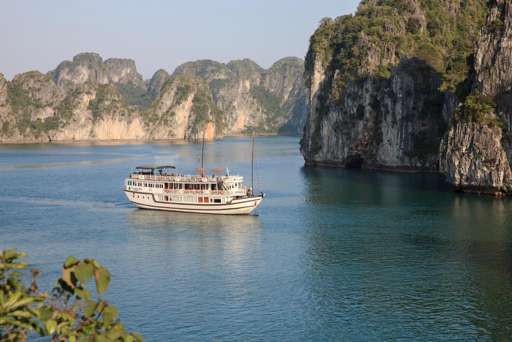 Garden Bay Luxury Cruise Hotel Ha Long Exterior foto