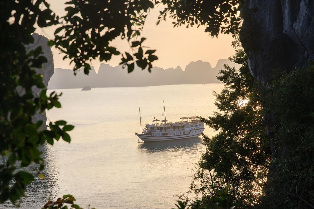 Garden Bay Luxury Cruise Hotel Ha Long Exterior foto