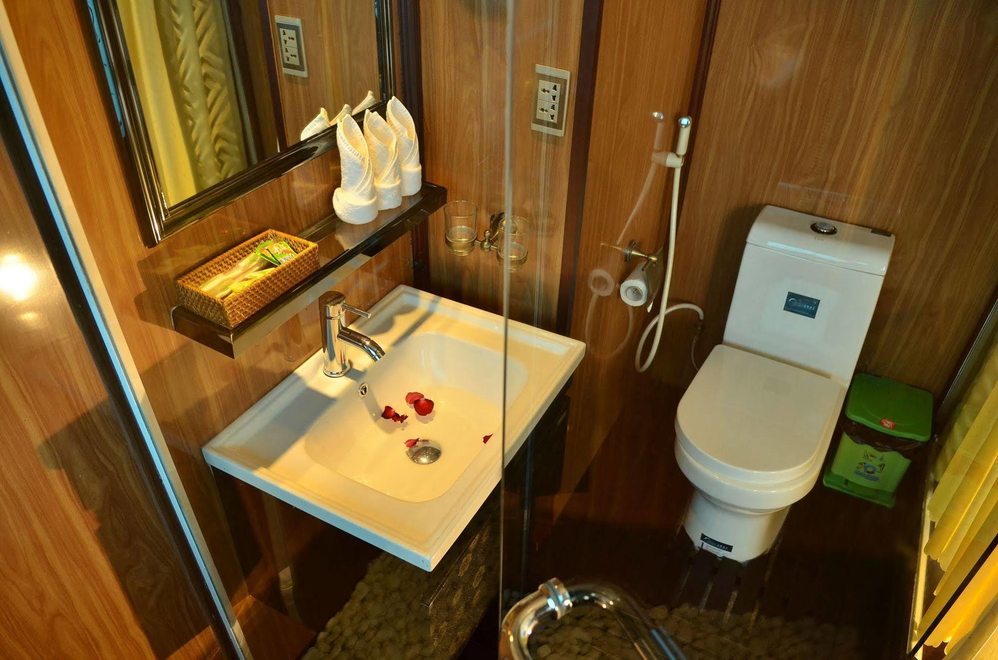 Garden Bay Luxury Cruise Hotel Ha Long Exterior foto