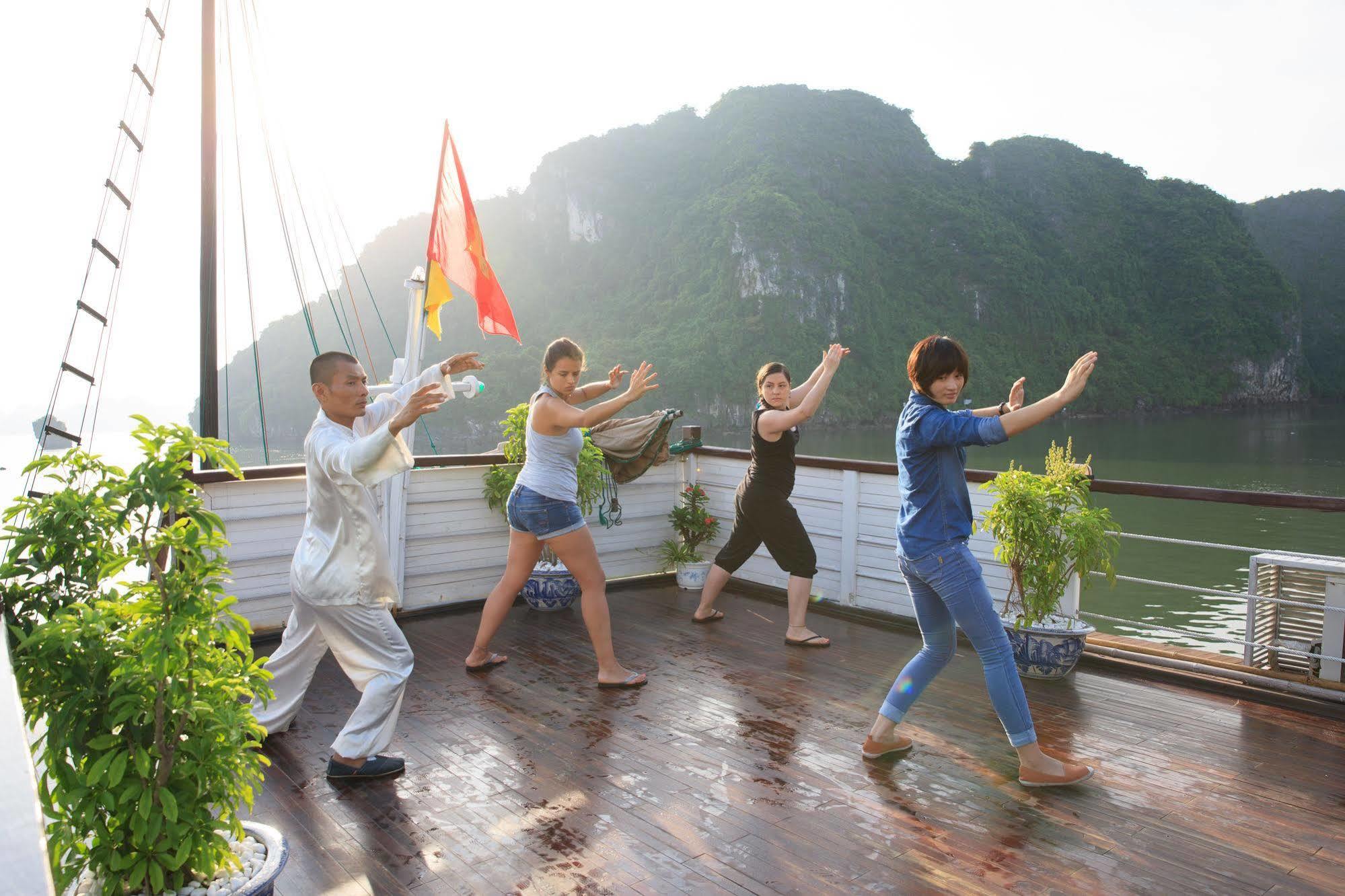 Garden Bay Luxury Cruise Hotel Ha Long Exterior foto